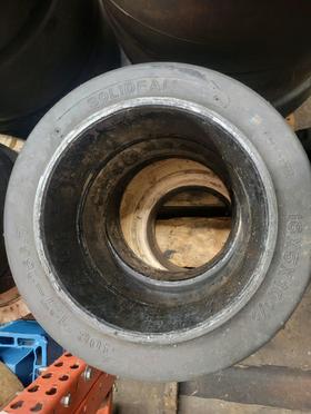 UNICARRIERS New Take Off 16x5x10.5 Tire